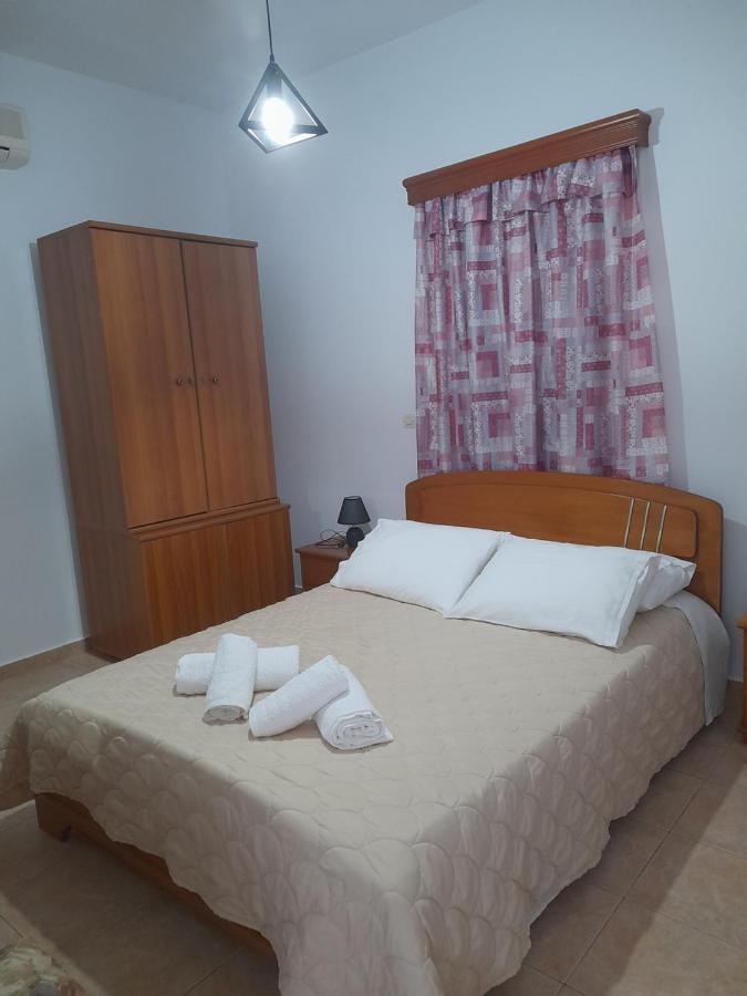 Elzahed Apartments Maestro Kimolos Bagian luar foto